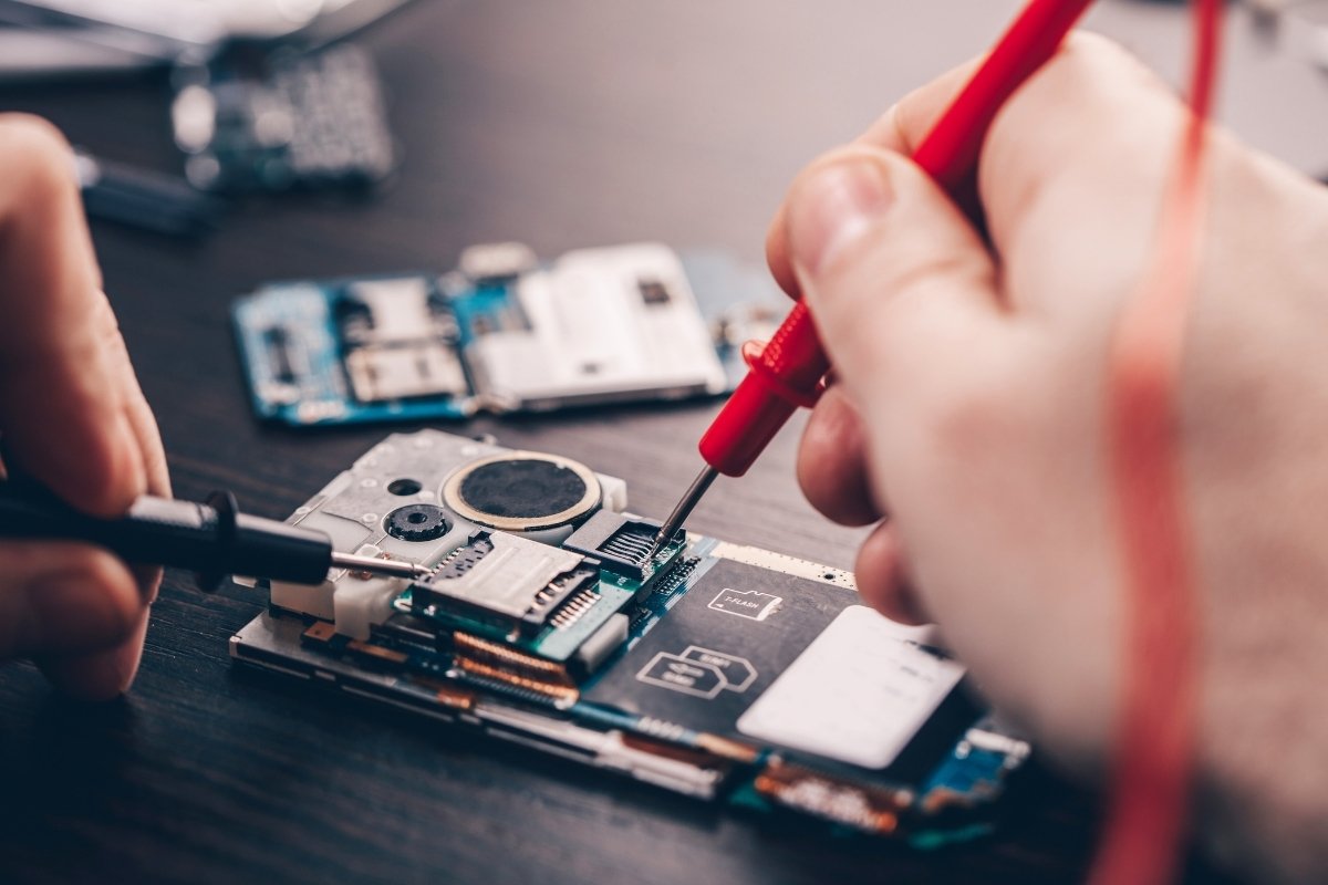 Phone Won't Turn On? Water Damaged? Screen Went Black?